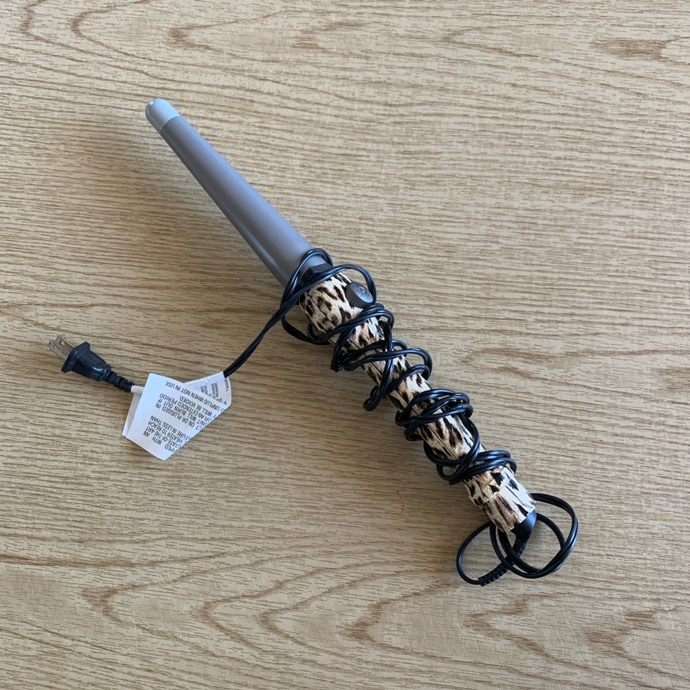 BaByliss curling iron cheetah wand